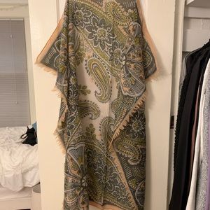 Beautiful Madewell scarf in a neutral color